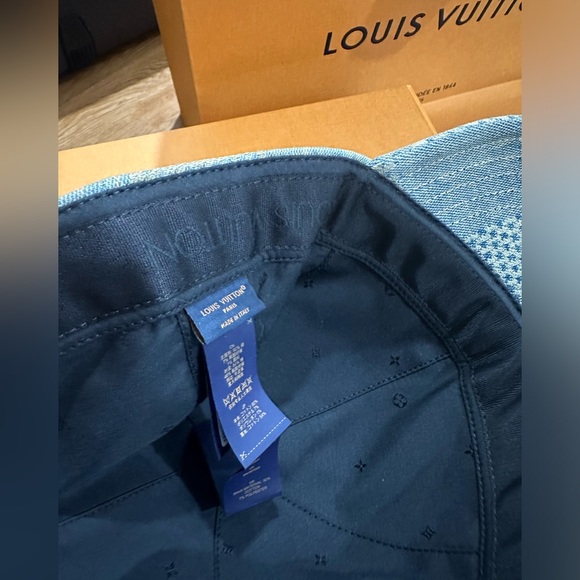 Louis Vuitton cap - Picture 8 of 11